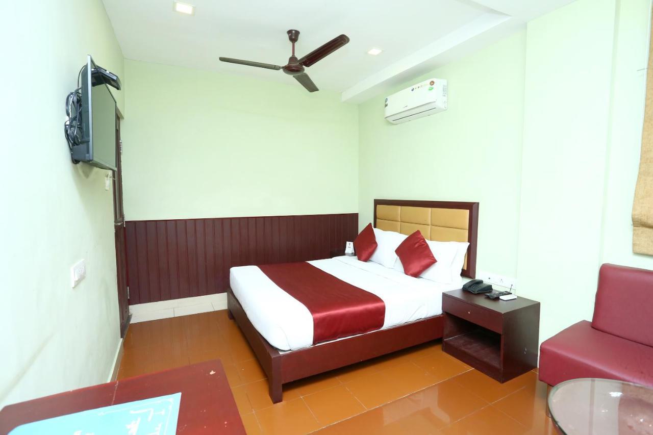 Oyo 15190 Select Residency Hotel โคชิโคด ภายนอก รูปภาพ